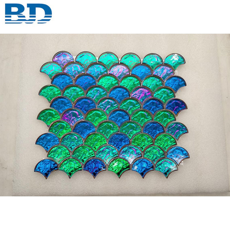 Fish Scale Glass Mosaic (Aurora)